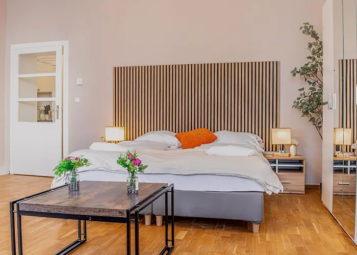 Cozy & Friendly 2Br Apartment Near Attractions