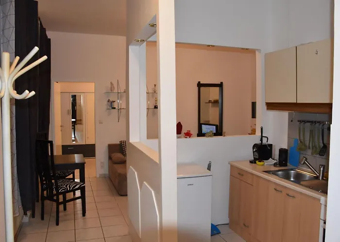 Apartment Charmante Wohnung In Fuenfhaus Mit Garten By Interhome