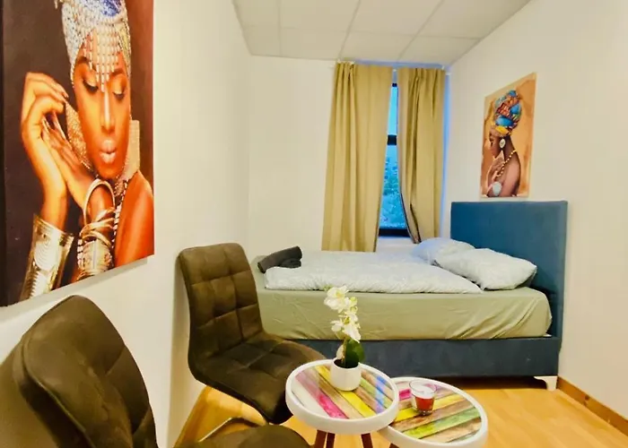 Quiet Well-Connected Area, Comfy 3Br Apartment