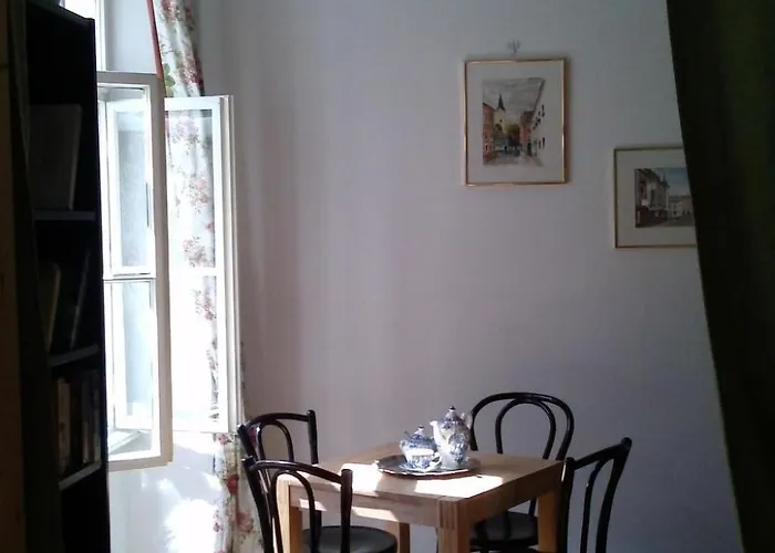 Apartment Wohnung In Hernals Mit Garten- Und Strassenblick By Interhome