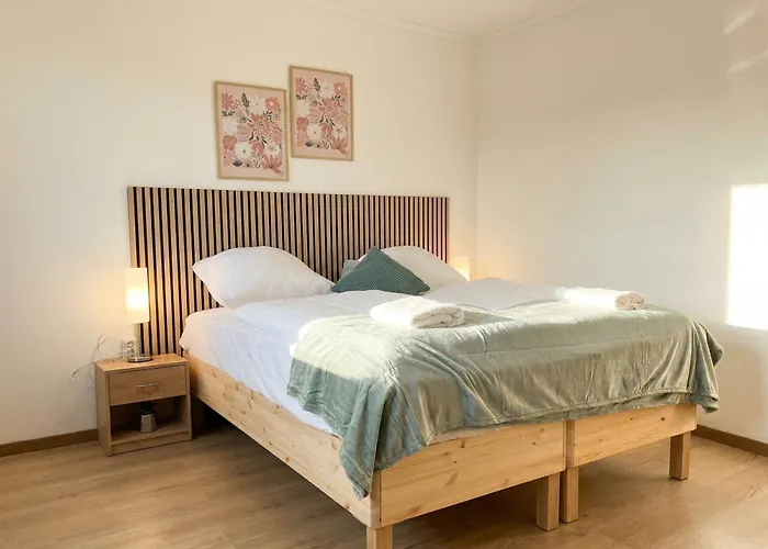 Modern 3-Bedroom Apartment With Balcony Near Belvedere Palace