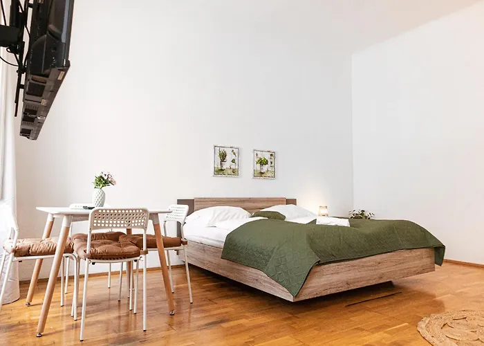 Close To Rennweg, Beautiful 2Br Apartment With Wifi & Tv