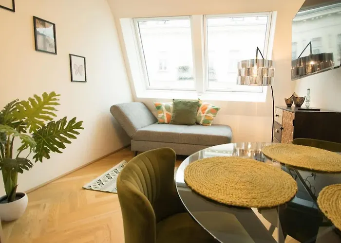 Central & Modern In Trendy Area L Hg22