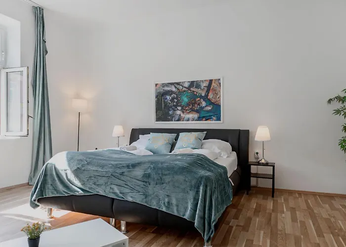 Beautiful 2Br Apartment With Free Wifi In Prime Location