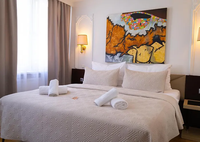 Hotel Attache