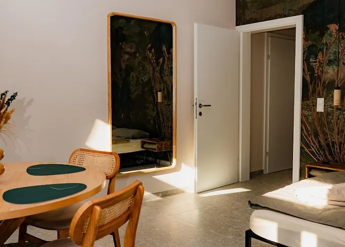 Residence K - Bright 2 Bedroom - Families & Groups Welcome