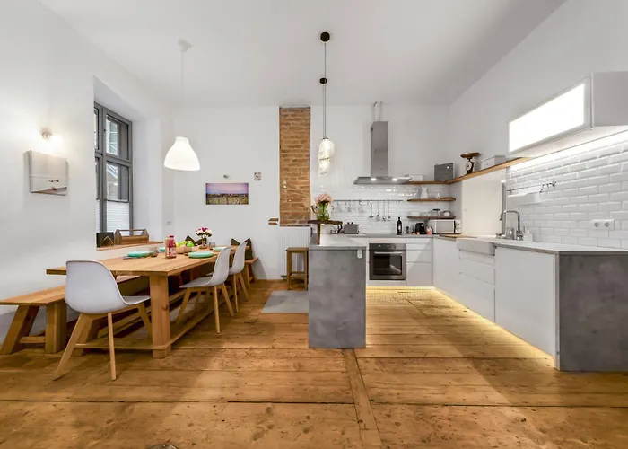 1 Bedroom Apartment In Neubau, 8 Min City Center, Ac, Parking
