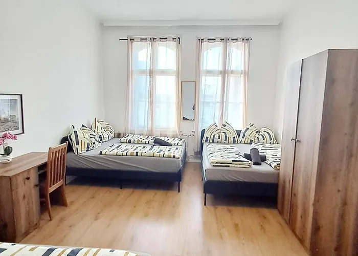 Comfortable Apartment For Group Stays 10A