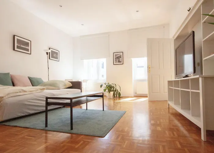 Bright Apartment Near Naschmarkt & City Center