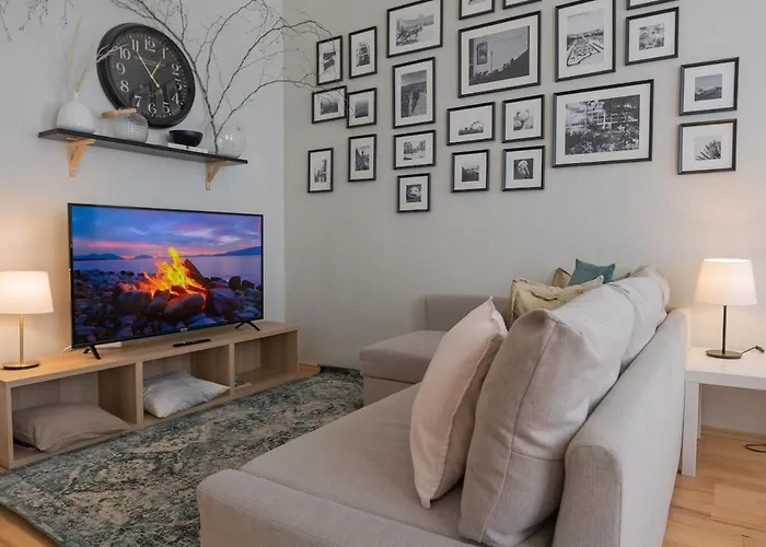Danube Apartment In Ambient Style With Smart Tv