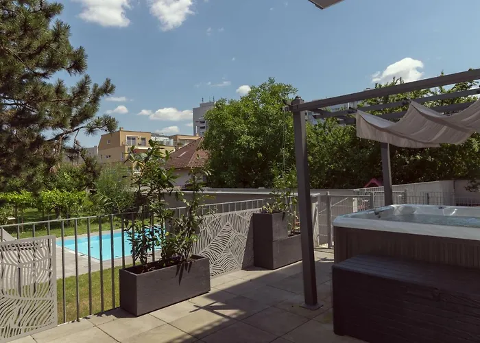 Dream Getaway Apartment With Jacuzzi And Pool