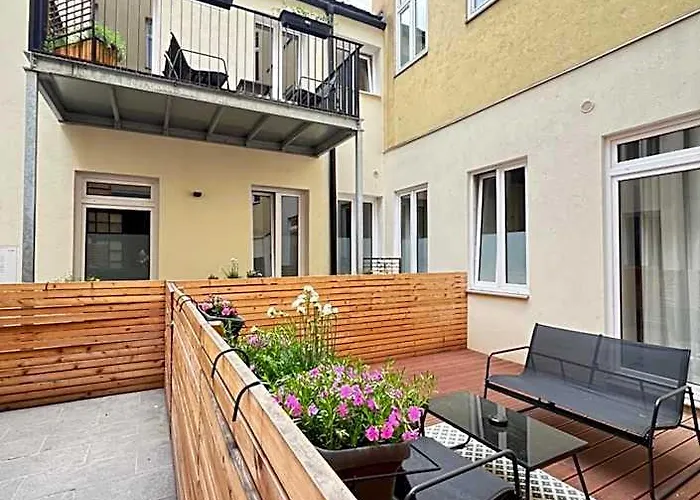 The 15'S Apartments