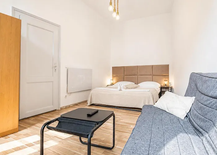 Affordable 1Br Apt Near Schoenbrunn & Westbahnhof Great For Long Stays
