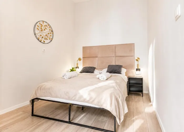 Lovely 2Br &1 Lr Prime Location In Vienna
