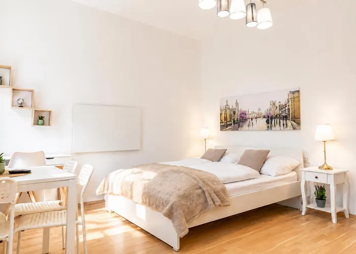 Elegant Urban 1Br Apartment Near Top Attractions