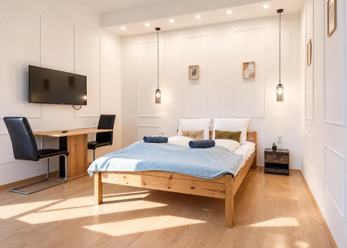 Beautiful 2Br Apt, Near Meidling Station
