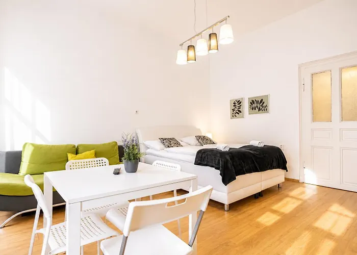 Modern & Cozy 2Br Stay Excellent Connectivity