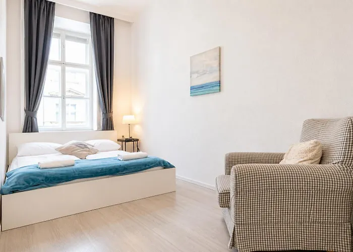Budget & Friendly 1Br & Lr Close To Belvedere Palace