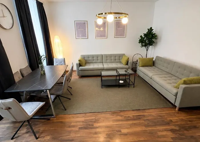 Spacious Garden Apartment 2 Bedrooms Private Terrace Near Metro