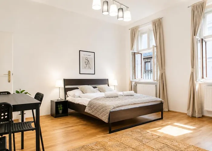 Spacious Two Bedroom Apartment Near Wiener Stadthalle