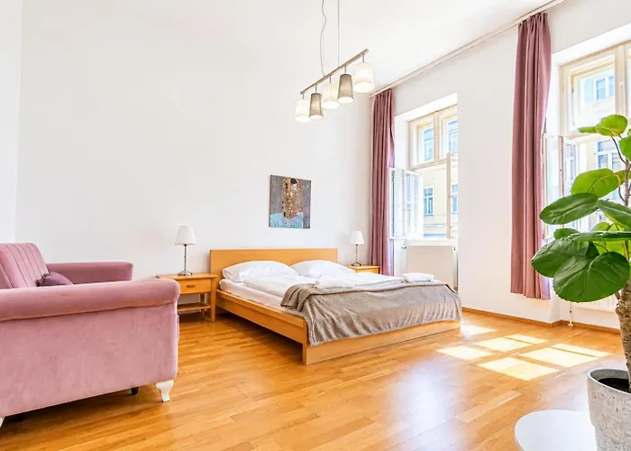 Comfortable Two Bedroom Apartment For Long Stays