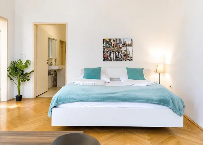 2Br Apt With King Beds & Wi-Fi - Long Stay