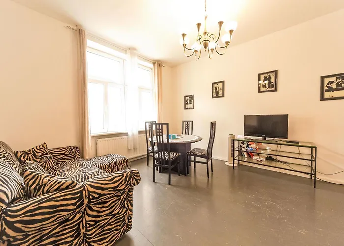 Apartment Grosse Ferienwohnung In Fuenfhaus Mit Garten By Interhome