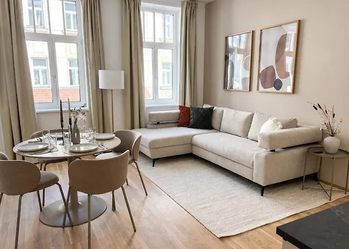 Ruhelage Im Neu Renovierten Altbau, 20 Minuten Ins Zentrum