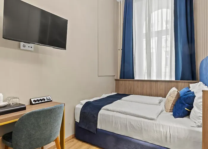 Odeon Near Nestroyplatz With Self Check-In & Private External Bathroom