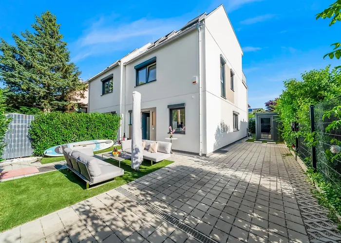 Modern Luxury Villa, 5 Bedrooms, Outdoor Grill