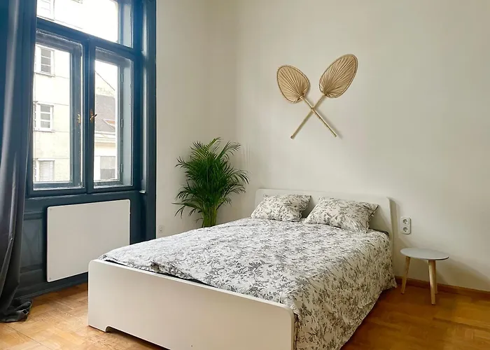 Long-Term Apartment In Heart Of Vienna