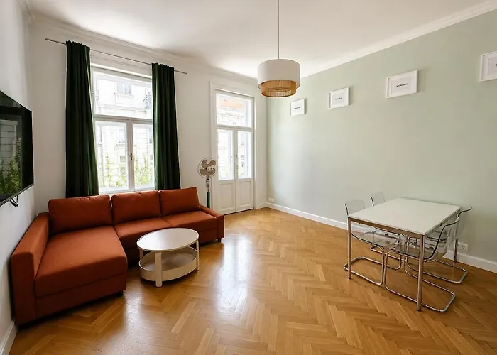 Urban Living Central, Large And Modern