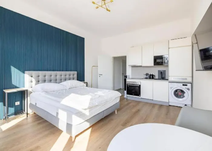 Apartment Schoenbrunn & Near Metro