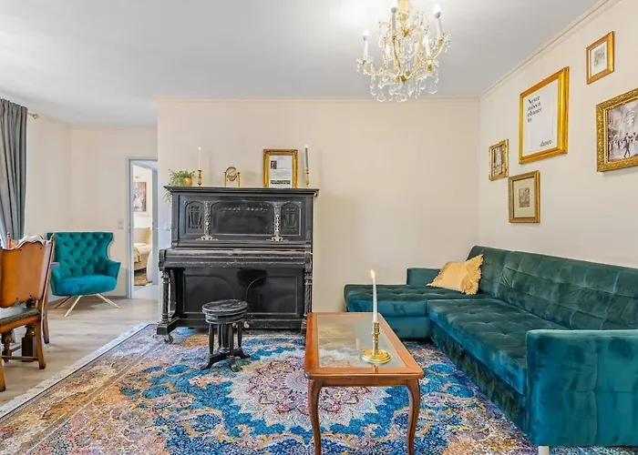 Ballroom Suite - Parking Option - Netflix