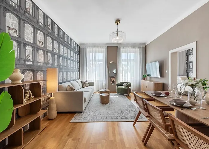 Modern 3Br Apartment Near City Center & Metro U6