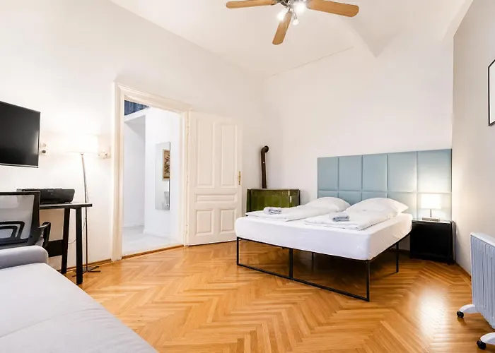 5-Min To Danube Stylish 1Br Apt, For Longstays
