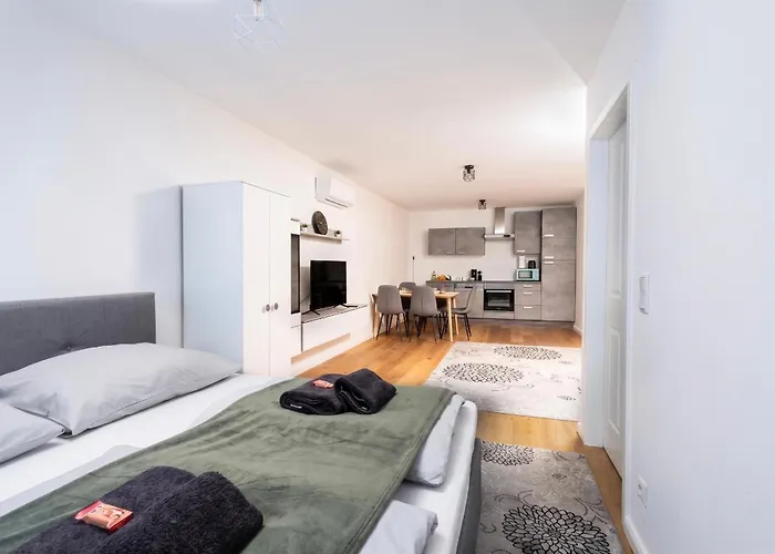 Centerstay Apartment