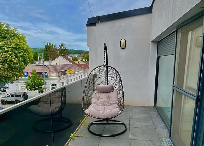 90 M2 Apartment With Balcony & Free Parking