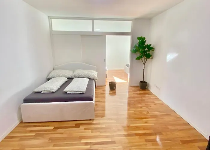 Apartment With Terrace & Free Parking