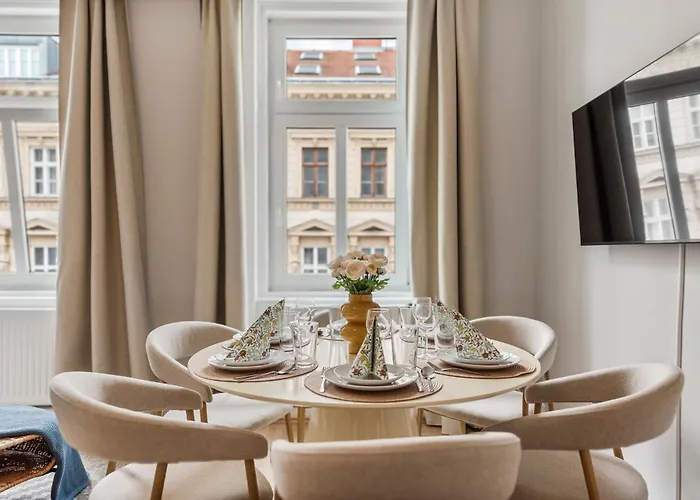 Elégance - 2BR Superior Family Suite with AC - City Center