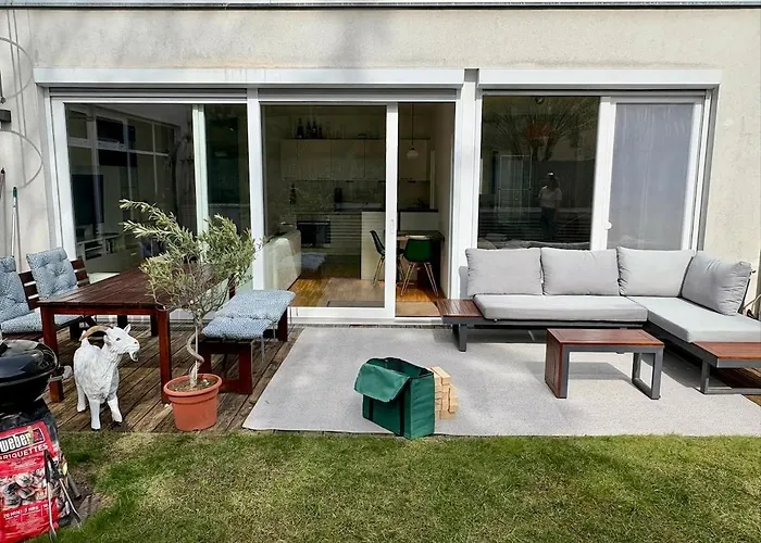 Quiet And Central, Modern Apartment At U1, With Garden & Parking