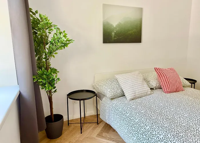 Modern Renovated Apartment Near Center