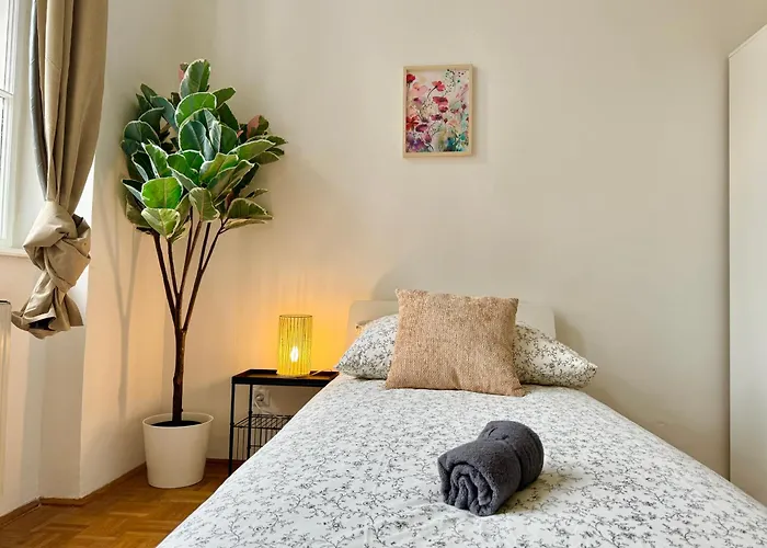130 M2 Spacious 5-Room Apartment