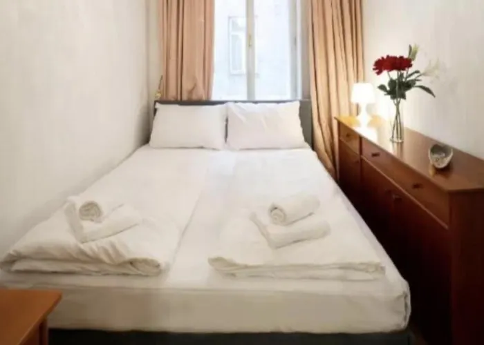 Premium Apartment With Free Parking & Shared Balcony