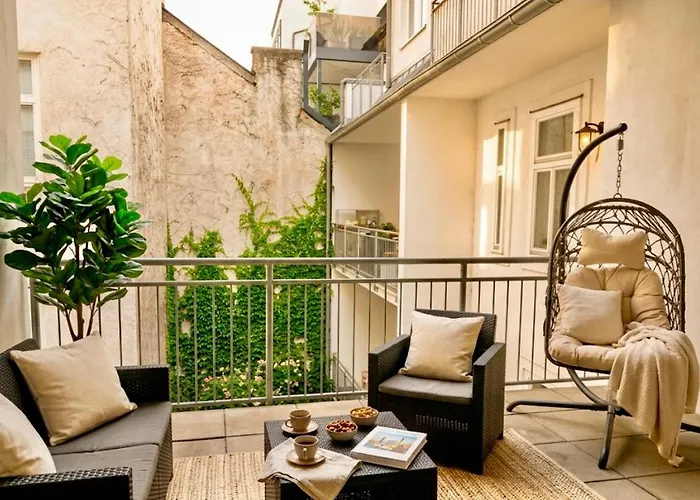 100 M2 Apartment With Balcony & Free Parking