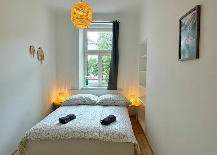 Stylish Renovated Apartment With Free Parking