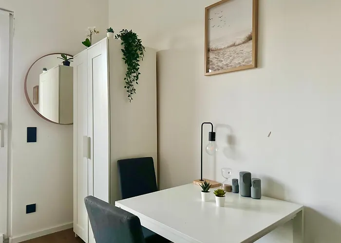 Design Apartment With Free Parking