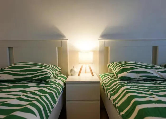 Central Bright Apartment - 15 Min To Center
