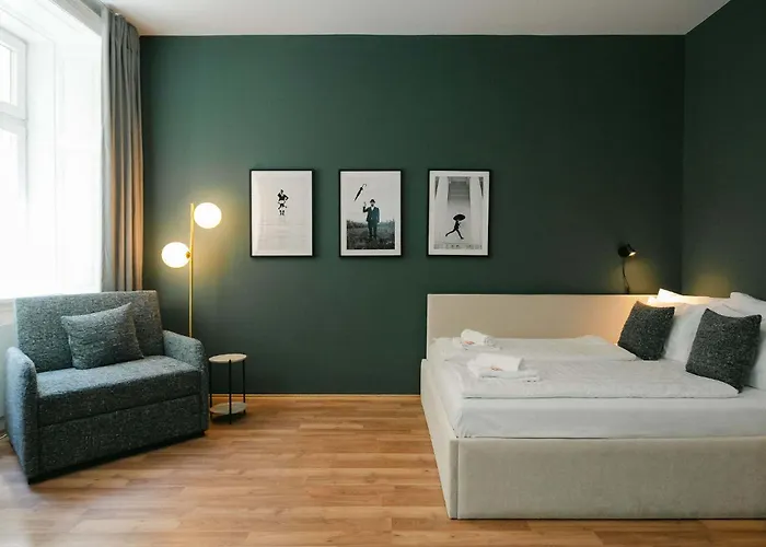 Comfy Apt For 2-4 Quiet & Close To Metro
