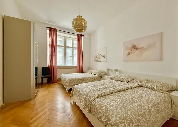 2-Bedroom Sunny & Calm Apartment With Free Parking